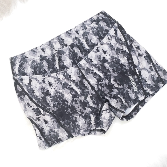 Reebok Pants - EUC! Reebok • Kevlar Snakeskin Gym Mini Shorts